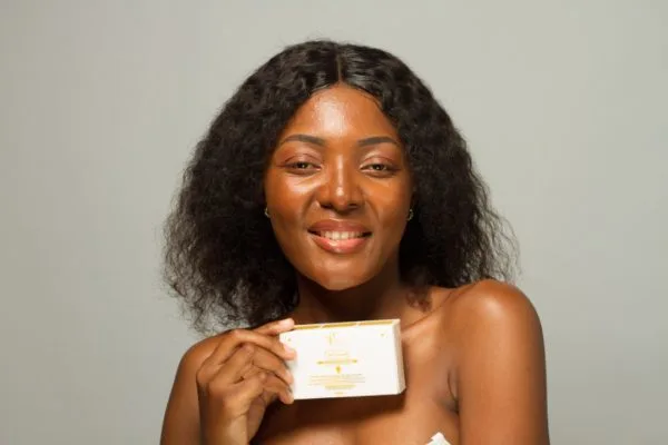 Lightening and Exfoliating Soap with Papaya Teint Caramel Satine - Caramel Complexion